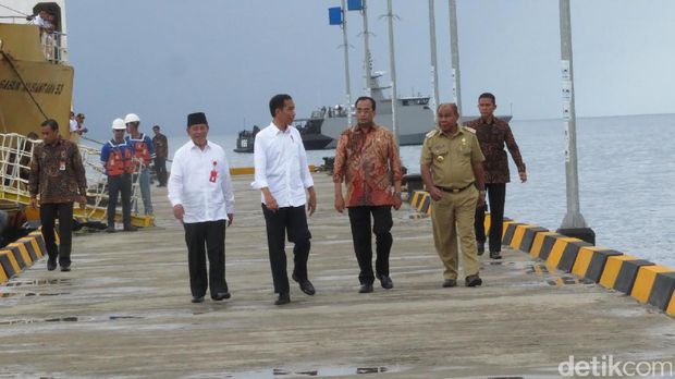 Presiden Jokowi meresmikan Pelabuhan Tapaleo, Halmahera Tengah, Maluku Utara.