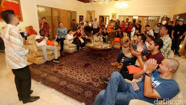 pelita Jaya dalam acara syukuran usai menjadi juara IBL 2017 di Jakarta, Senin (7/5/2017)