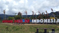 Begini papan nama PLBN Skouw yang terletak di perbatasan Jayapura. Perjalanan dari pusat kota Jayapura ke perbatasan ini ditempuh sekitar 1 jam 30 menit.