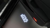 Berbagai aksen Star Wars juga bakal disematkan di mobil khusus CLA 180 seperti karpet, lampu yang menyala saat pintu dibuka, serta kaca yang terlihat ada karakter Star Wars.