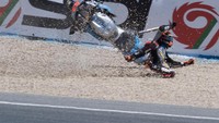 Esteve Rabat mengalami kecelakaan cukup keras di Jerez (Foto: Mirco Lazzari gp/Getty Images)