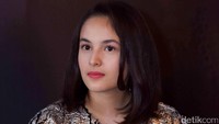 Chelsea Islan akan menjadi tokoh Keira, seorang pelajar di Edinburg yang menjadi tetangga dari Fahri (Fedi Nuril). Pool/Noel/detikFoto.