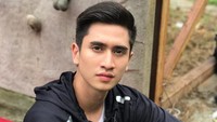 Verrell pun terlihat kasual dengan hoodie. Dok. Instagram/bramastavrl