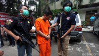 84 Kg sabu yang disembunyikan dalam 14 unit buffer atau damper besi yang dikirim dari Cina ke Indonesia melalui jalur laut.