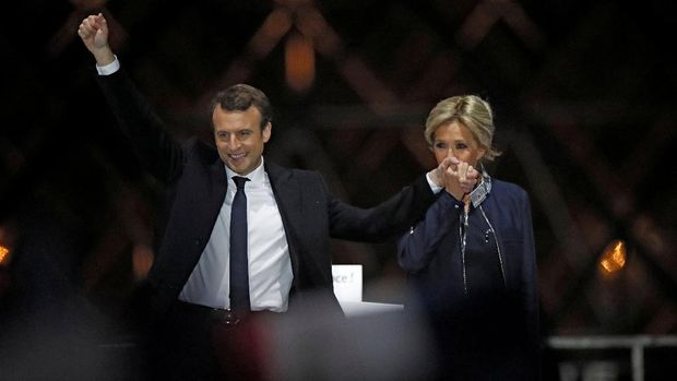 Emmanuel Macron dan istrinya, Brigitte Trogneux