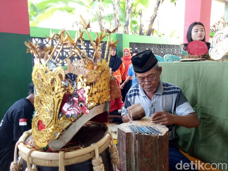 Mengenal Generasi ke 7 Pembuat Omprog Gandrung  Banyuwangi