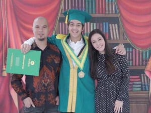 El Unggah Momen Digendong Ahmad Dhani dan Diabadikan Maia Estianty