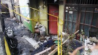 Garis polisi sudah terpasang di area lokasi kebakaran.