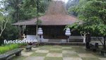 Rumah Joglo Terbalik Berusia 200 Tahun di Dago