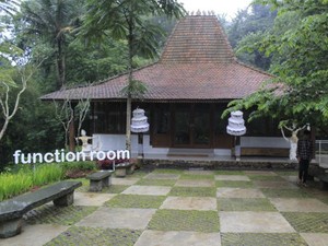 Libur Waisak ke Bandung, Bisa Lihat Rumah Joglo Ratusan Tahun