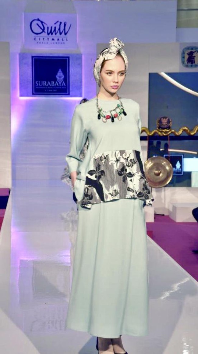 Kabana by Itang Yunasz, Surabaya Indonesia Fest di Kuala Lumpur. Malaysia. [Foto: dok. Itang Yunasz]