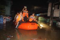 Perumahan di Tangerang Banjir, Warga Mengungsi di Tenda