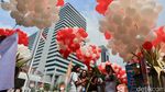 Balon Merah-putih Warnai Balai Kota