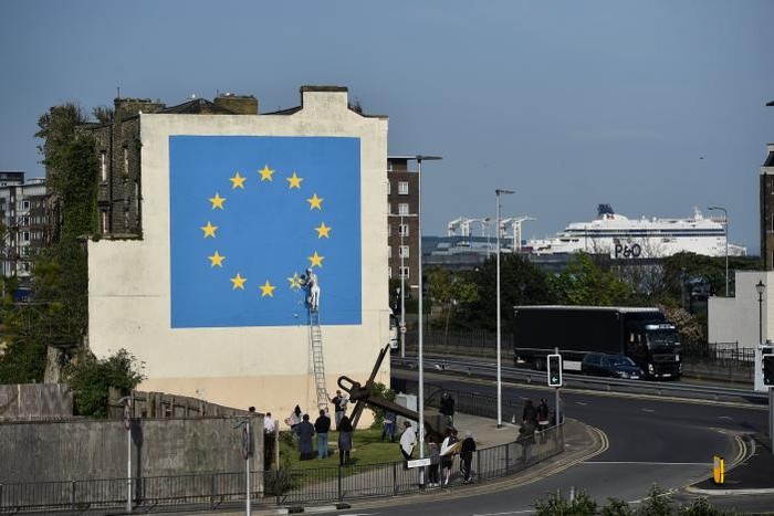 Mural 'Brexit' karya Banksy muncul di Dover, Inggris