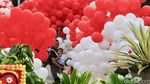 Balon Merah-putih Warnai Balai Kota