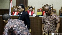 Jaksa meminta pemeriksaan pertama dilakukan terhadap saksi Hotma, Mahmud Toha, dan Imam Bastari.