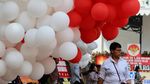 Balon Merah-putih Warnai Balai Kota