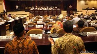 Sidang tersebut mengagendakan Laporan Pelaksanaan Tugas Alat Kelengkapan DPD RI, Pengesahan Keputusan DPD RI dan Pidato Penutupan Akhir Masa Sidang IV Tahun 2016-2017.