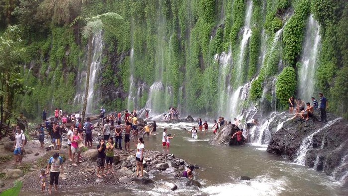 Namanya Air Terjun Asik-Asik, Tapi Bukan di Indonesia