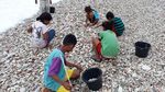 Ajaib, Pantai di NTT Punya Batu Warna-warni!