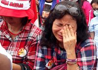 Ekspresi Pendukung Saat Ahok Divonis 2 Tahun Penjara