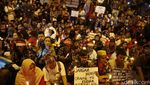 Massa Pendukung Ahok Nyalakan Lilin di Cipinang