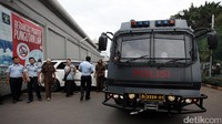 Mobil yang membawa terpidana Ahok memasuki Rutan Cipinang.