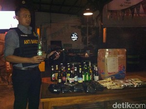 Tim Satgas Pangan Razia Miras di Kafe Kawasan Citraland
