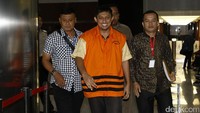 Fahd menjadi tersangka karena diduga menerima duit sekitar Rp 3,4 miliar diduga imbalan dalam pemulusan proyek pengadaan tersebut.