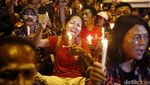 Massa Pendukung Ahok Nyalakan Lilin di Cipinang