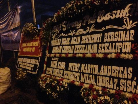 Karangan bunga untuk Ahok berdatangan di depan rutan cipinang