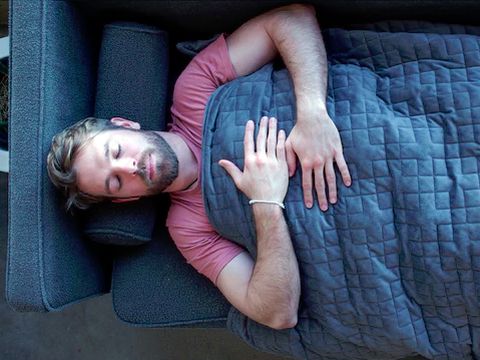 Selimut yang Membantu Anda Tidur Nyenyak Seperti Sedang Dipeluk