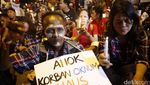 Massa Pendukung Ahok Nyalakan Lilin di Cipinang