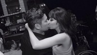 Keduanya pun sempat membuat heboh kala memposting foto ciuman di instagram. Dok. Instagram/gisel_la