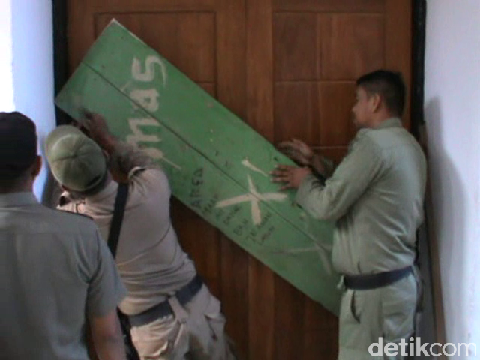 Puluhan Anggota Satpol Sultra Ngamuk, Rusak dan Segel Kantor