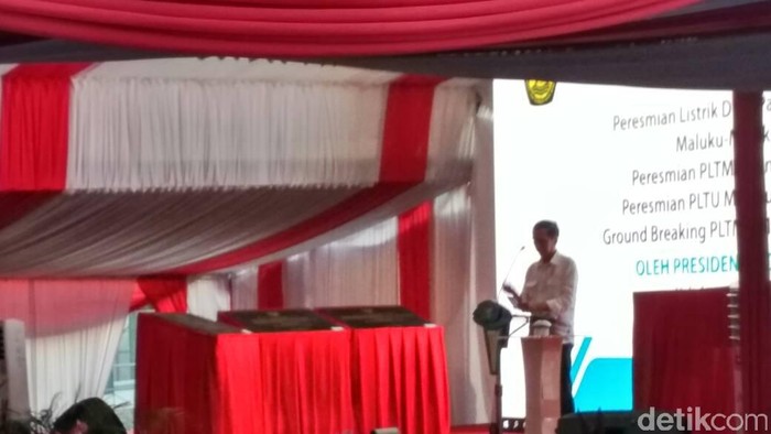 Terangi Papua, Jokowi: Agar Anak-Anak Bisa Belajar