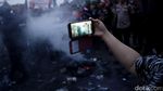 Massa Pro Ahok Lakukan Aksi Bakar-Bakar