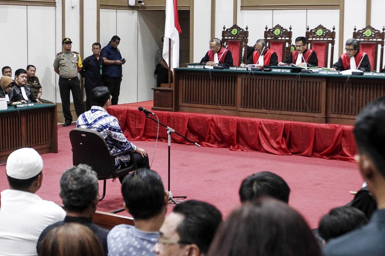 Hakim Nilai Ahok Terbukti Sengaja Bicara Al-Maidah 51 Hakim Nilai Ahok Terbukti Sengaja Bicara Al-Maidah 51
