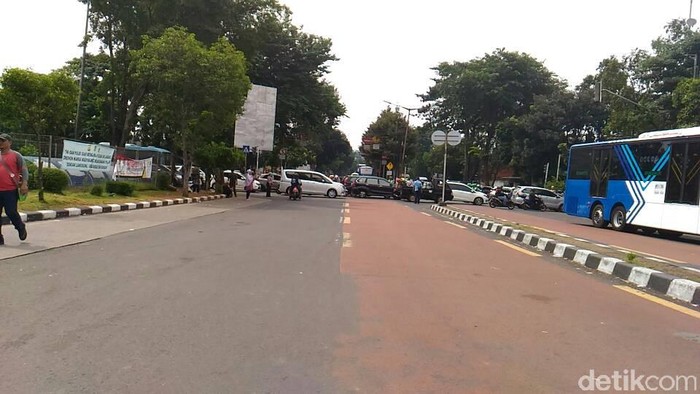 Massa Mengarah ke Cipinang untuk Beri Dukungan ke Ahok