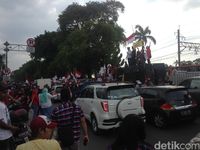 Massa Pro Ahok Tutup Jalan Depan di Rutan Cipinang