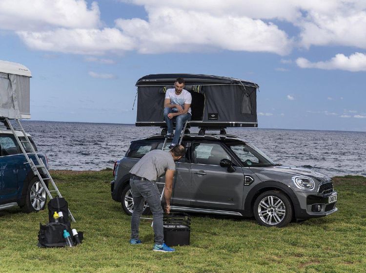 Kemah di Atas MINI Countryman