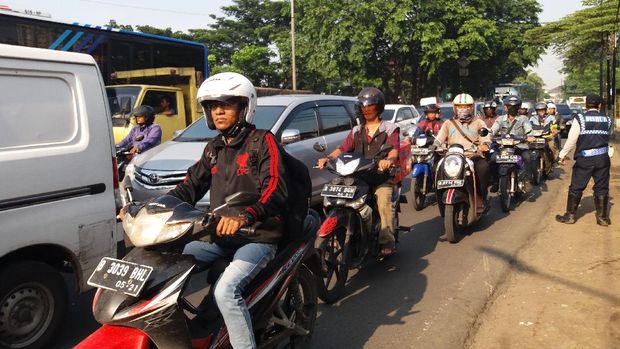 Kepadatan masih terjadi di arah lalin sebaliknya.