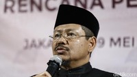 Muhammad Ismail Yusanto menyebut, HTI adalah organisasi legal berbadan hukum perkumpulan (BHP) dengan nomor AHU-0000258.60.80.2014 tertanggal 2 Juli 2014. Untuk itu pihaknya memiliki hak konstitusional dalam melakukan kegiatan dakwah Islam yang dibutuhkan oleh Bangsa Indonesia.