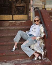 Salah Dikira Ikon Fashion, Guru 63 Tahun Kini Jadi Model Terkenal