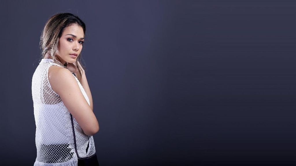 Cerita Adinia Wirasti Awali Karier di Film Ada Apa dengan Cinta