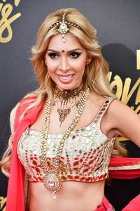 Pakai Baju India ke Karpet Merah, Aktris AS Ini Tuai Kontroversi