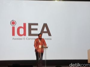 Siapa Bilang Ritel Offline Tutup Gara-gara Online?