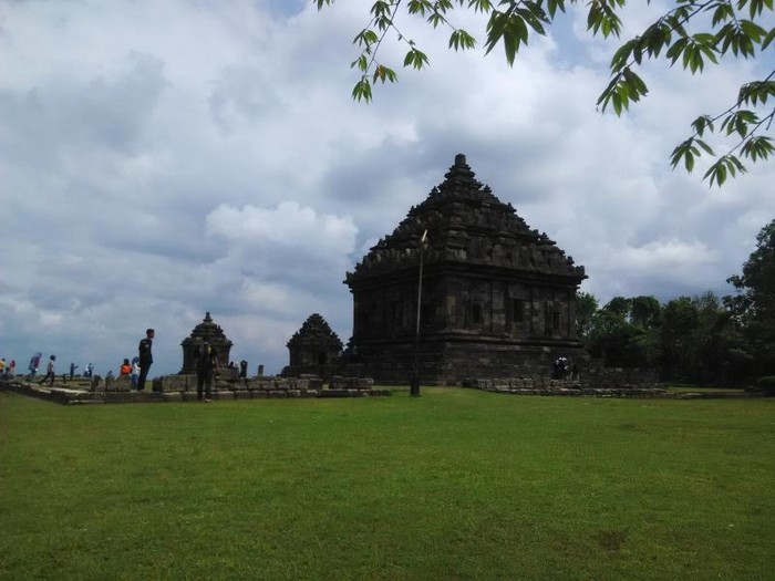 Candi Ijo di Magelang