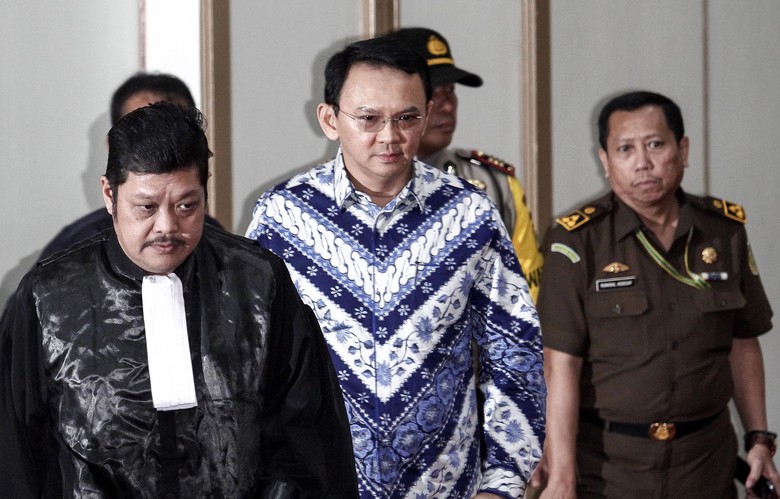 Ahok Dibawa ke Rutan Cipinang Ahok Dibawa ke Rutan Cipinang