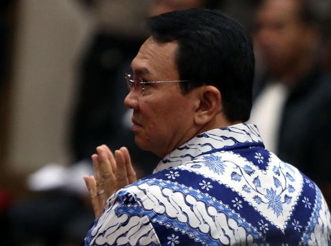 Makna Batik Biru Putih yang Dipakai Ahok di Sidang Vonis 